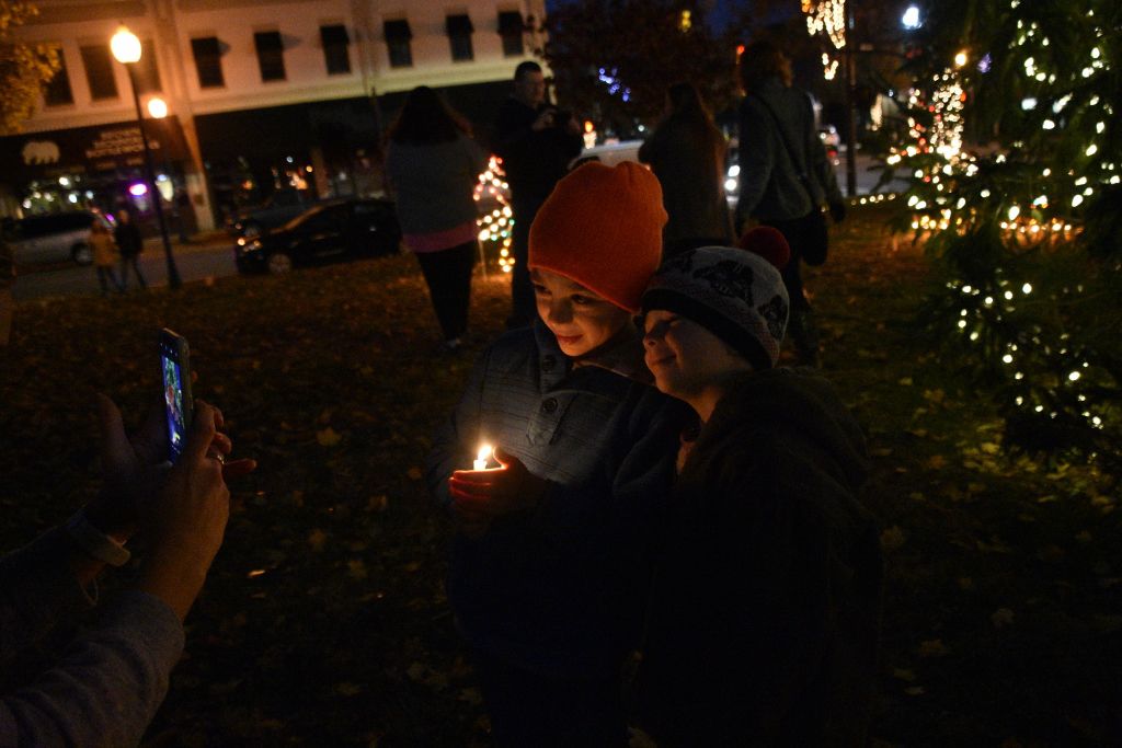 tree lighting 11-2019 307 (1024x683).jpg